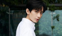 娱乐最新大爆料成毅,娱乐圈再掀波澜，神秘女友身份引热议